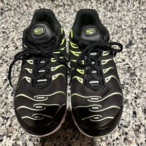 Nike AIR Black and Lime Green Athletic Shoes
